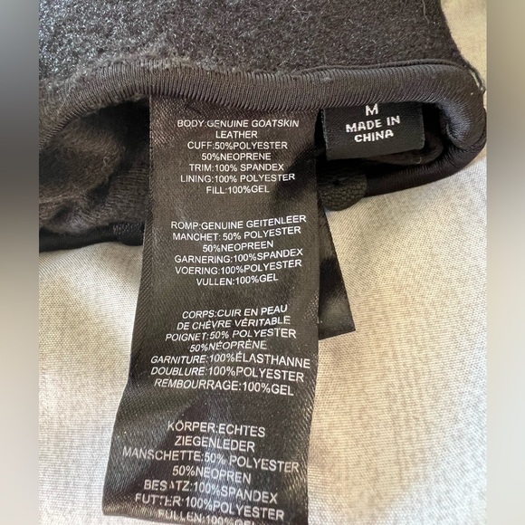 Harley Davidson Leather Riding Gloves - Picture 4 of 4